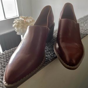 Universal Thread Women’s Cut Out Ankle Boots